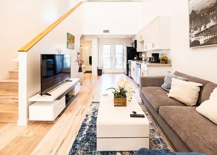 Chic Modern Loft In Hollywood 1 Bedroom With Balcony & Free Secure Parking