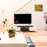 Chic Modern Loft In Hollywood 1 Bedroom With Balcony & Free Secure Parking