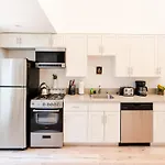 Chic Modern Loft In Hollywood 1 Bedroom With Balcony & Free Secure Parking