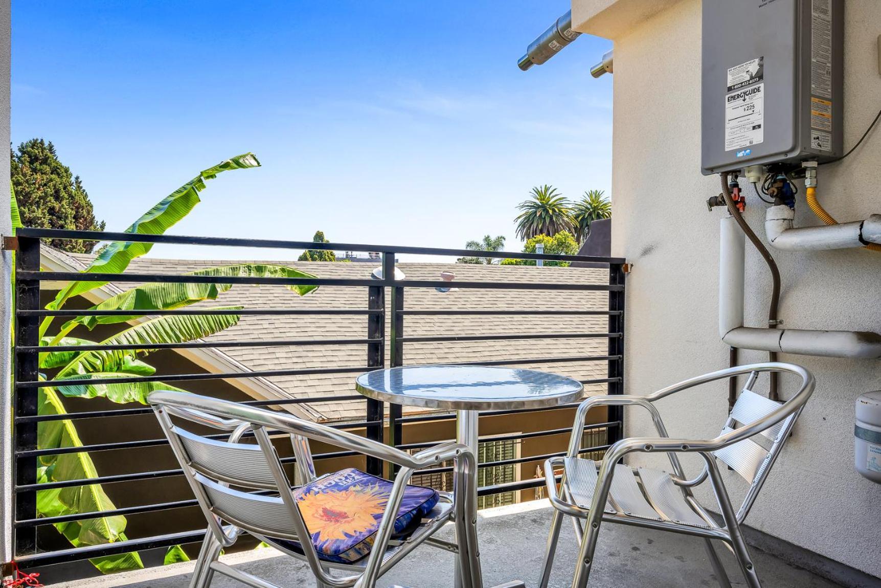 Chic Modern Loft In Hollywood 1 Bedroom With Balcony & Free Secure Parking Los Angeles