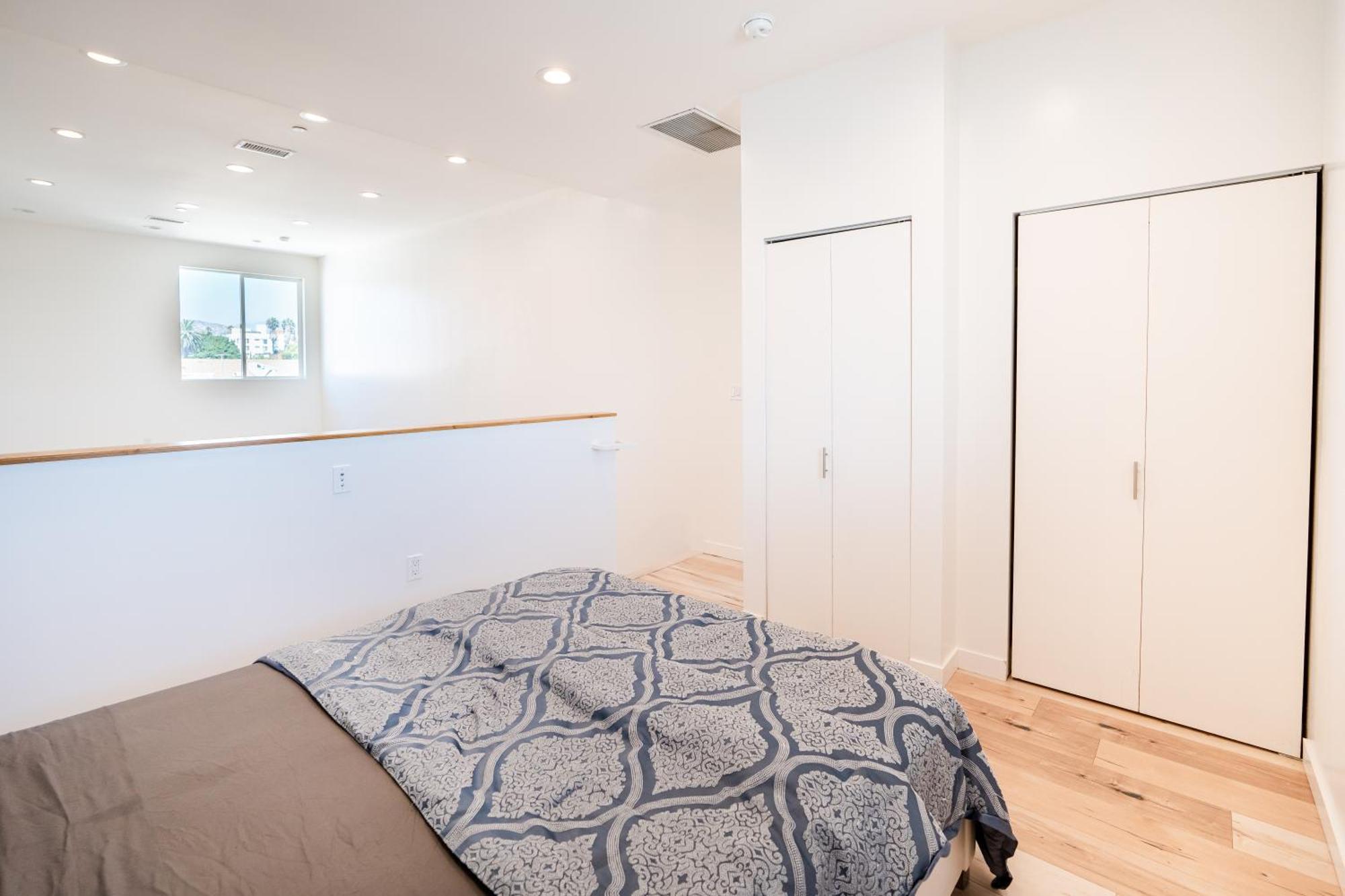 Chic Modern Loft In Hollywood 1 Bedroom With Balcony & Free Secure Parking Apartamento Los Angeles