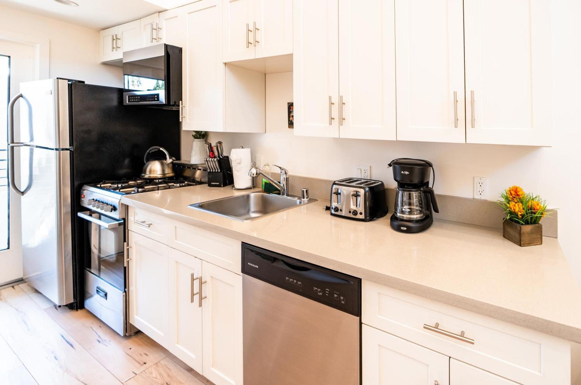 Chic Modern Loft In Hollywood 1 Bedroom With Balcony & Free Secure Parking Apartamento